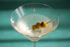 Martini-koktl vodka jeges olivabogy